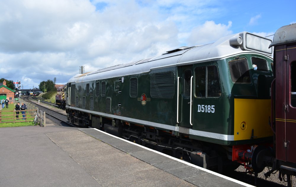 Class 25 Sulzer diesel locomotive D5185 GCR Loughborough