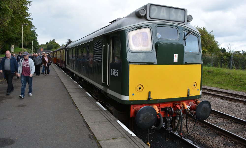 Class 25 Sulzer diesel locomotive D5185 GCR Loughborough