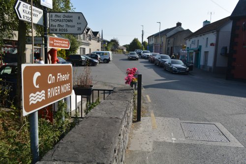 Village Centre road bridge Bennettsbridge River Nore walk from Bennettsbridge to Killkenny, Co. Kilkenny, Ireland