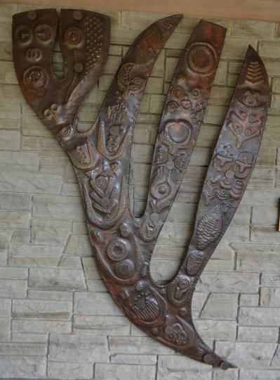 The oak sculpture depicting the evolution of plants in The John F. Kennedy Arboretum JFK Park