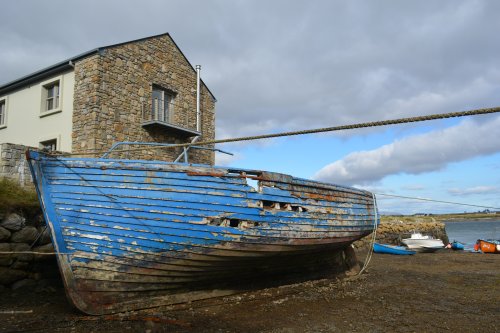 An old store house near Roundstone Harbour. Roundstone, Connemara, Co. Galway, Ireland