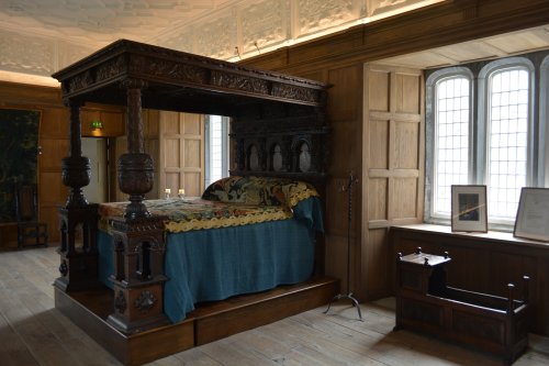A bedroom with a 160 bed in Ormond Castle, Carrick-on-Suir
