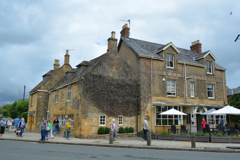 Swan Hotel, built in the mid-18th century with 20th century alterations, 2 The Green, in Broadway Cotswolds village Worcestershire England