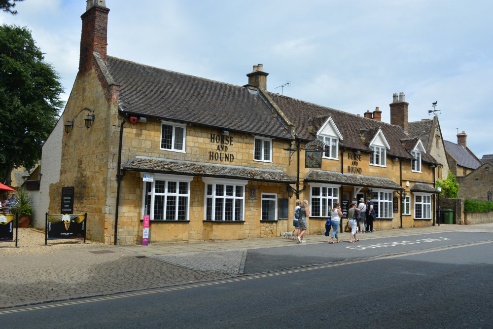 Horse and Hound pub, 54 High Street, Broadway Cotswolds village Worcestershire England