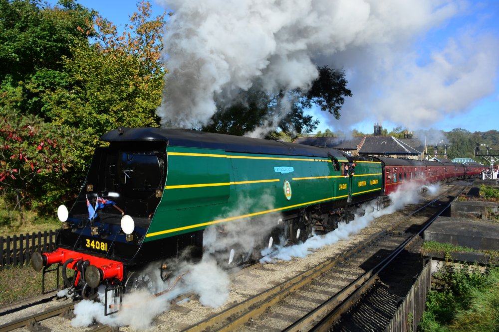 steam locomotive SRBattle of BritainClass 34081 92 SQUADRON