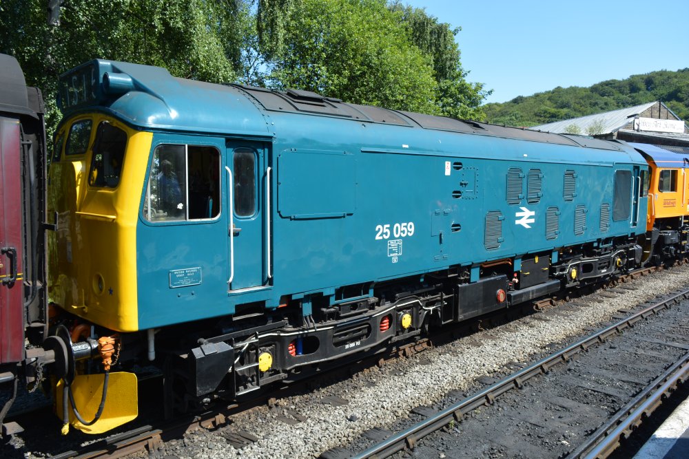 Class 25 25059 diesel locomotive KWVR