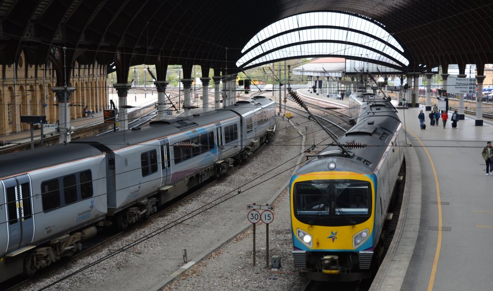Class 185 DMU TransPennine Siemens Desiro