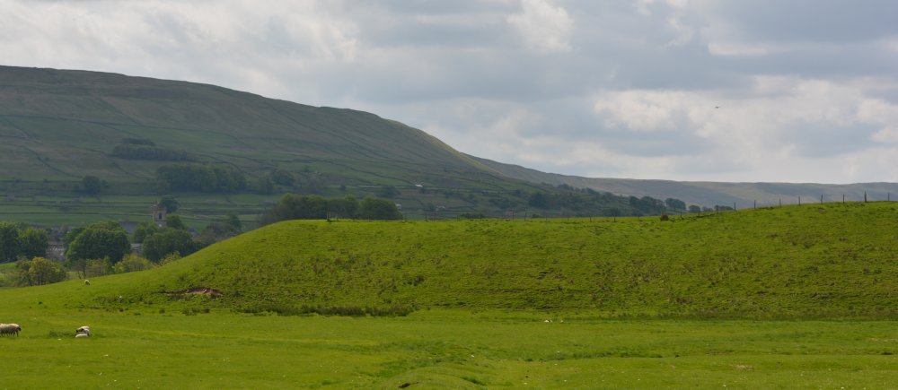 in upper Wensleydale you get drift tails, moraines and drumlins. Circular walk from Hawes to Hardraw Force