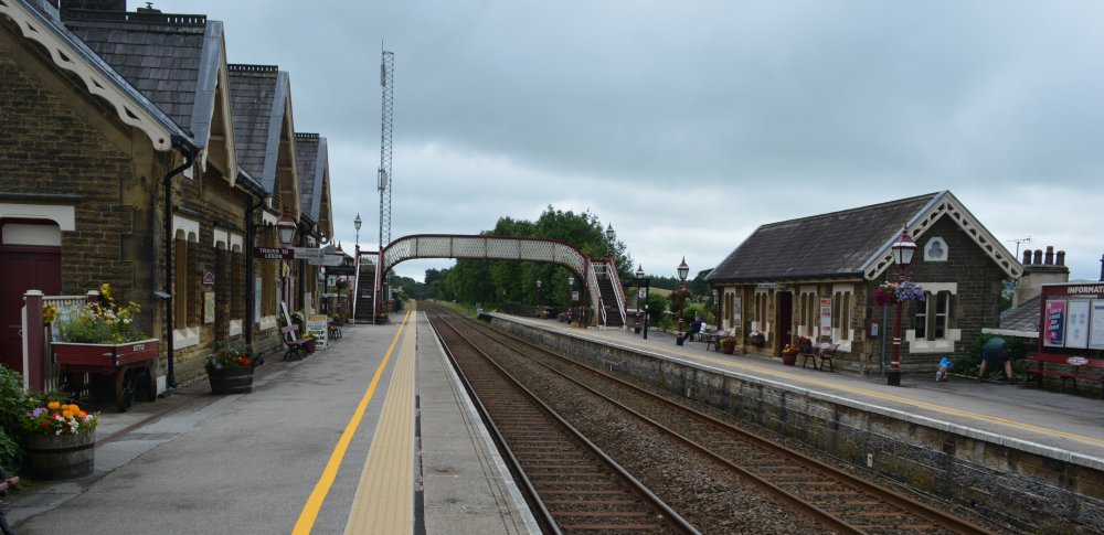 Looking south-east down the platforms of Settle station.